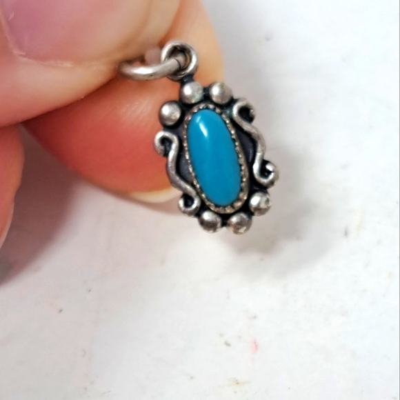 Silver Toned Pendant With Turquoise Colored Stone - Picture 1 of 2